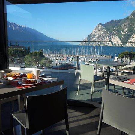 Hotel Riviera Riva del Garda Esterno foto