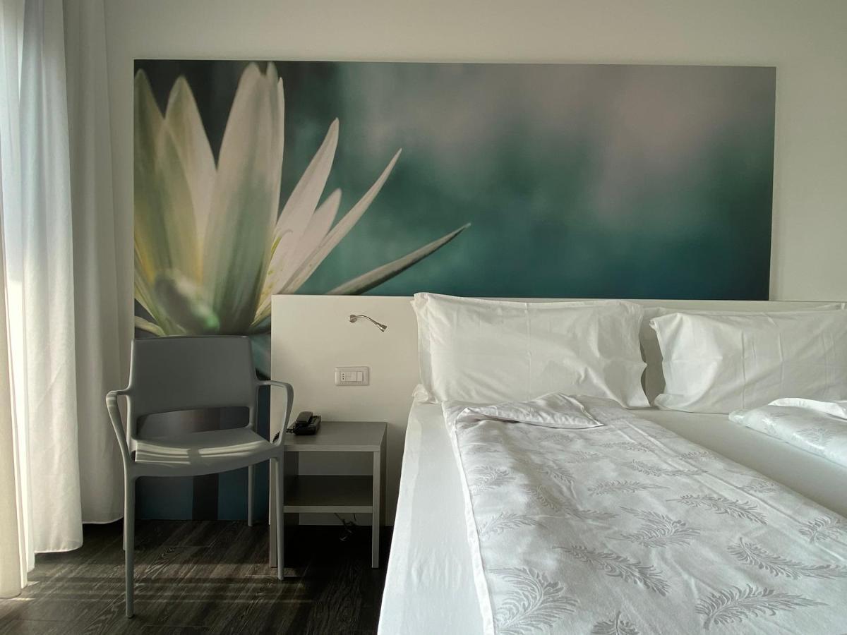 Hotel Riviera Riva del Garda Esterno foto