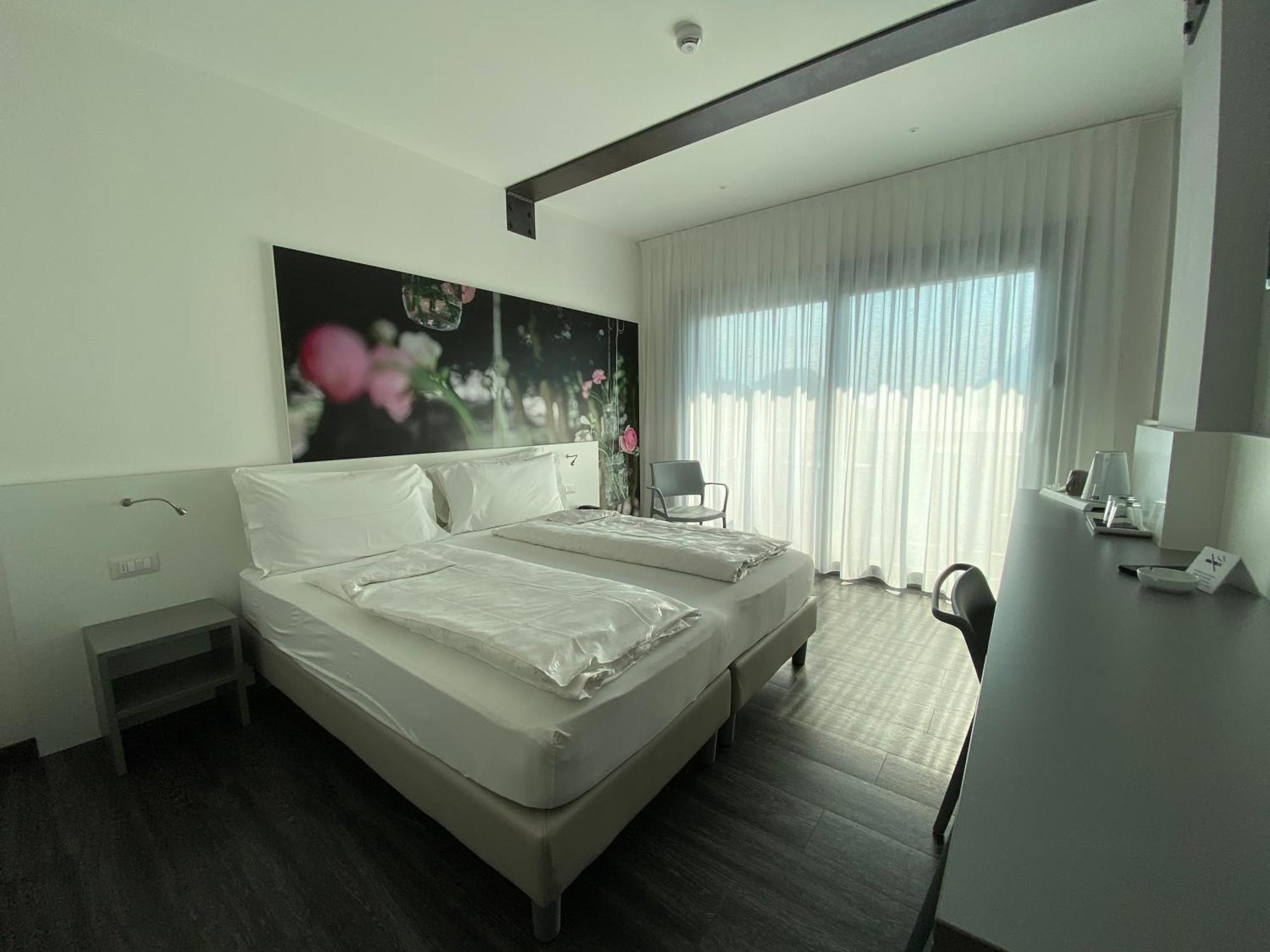 Hotel Riviera Riva del Garda Esterno foto