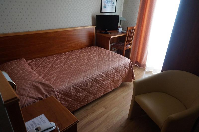 Hotel Riviera Riva del Garda Esterno foto