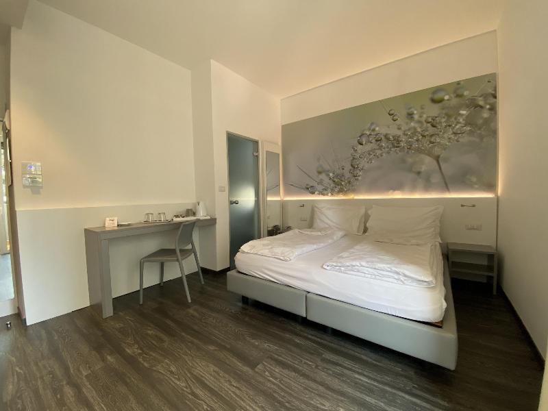 Hotel Riviera Riva del Garda Esterno foto