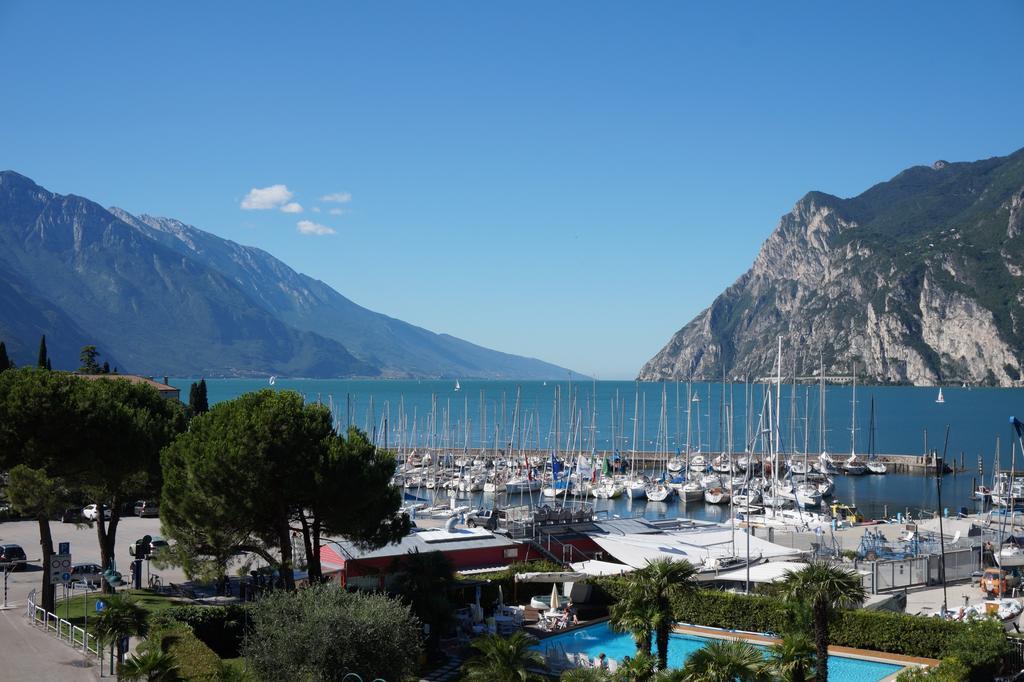 Hotel Riviera Riva del Garda Esterno foto