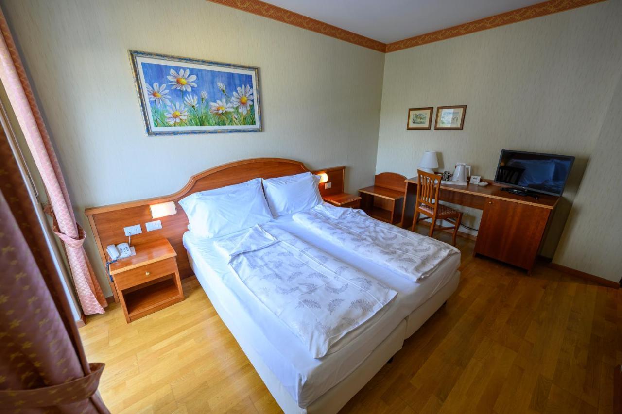 Hotel Riviera Riva del Garda Camera foto