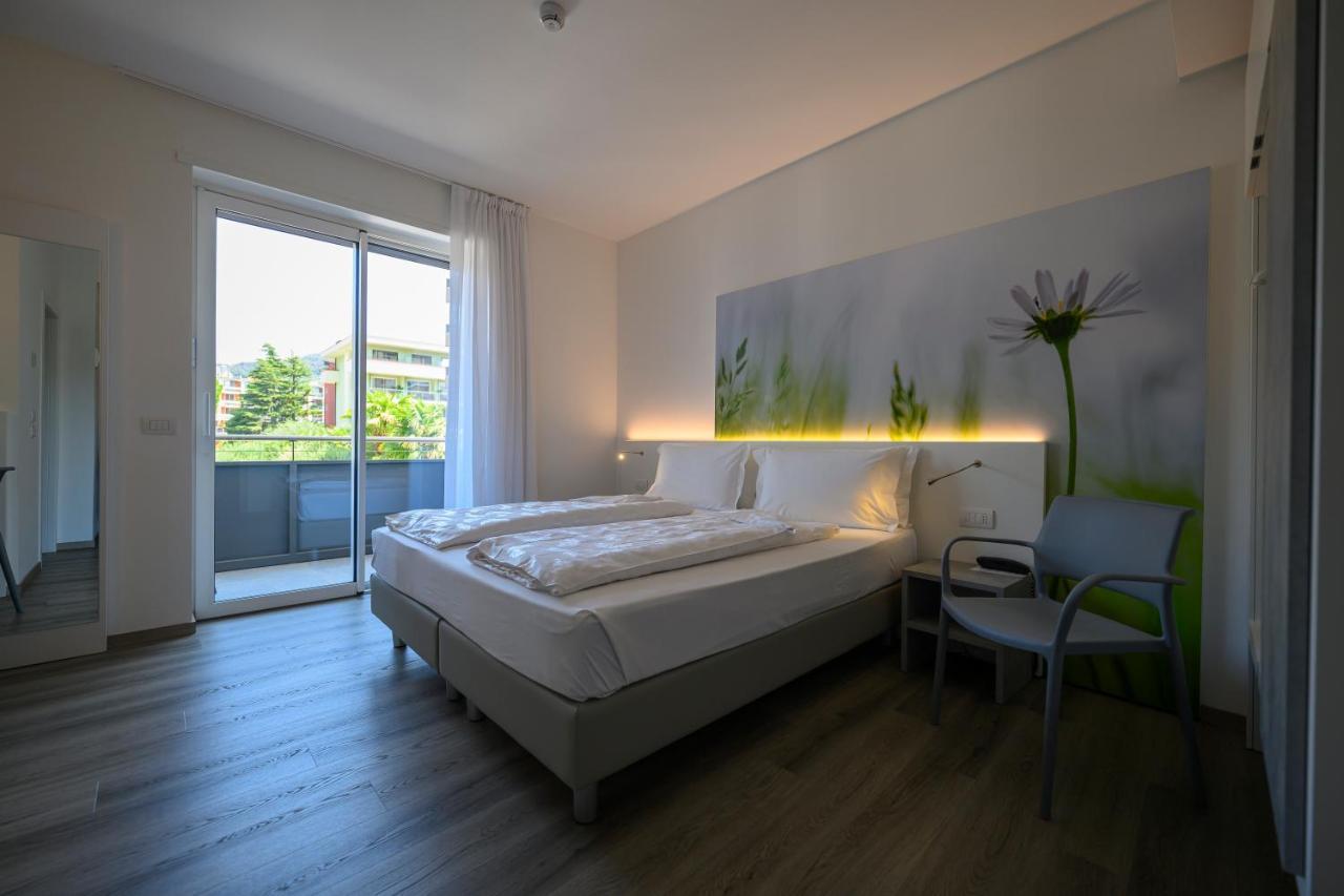 Hotel Riviera Riva del Garda Esterno foto