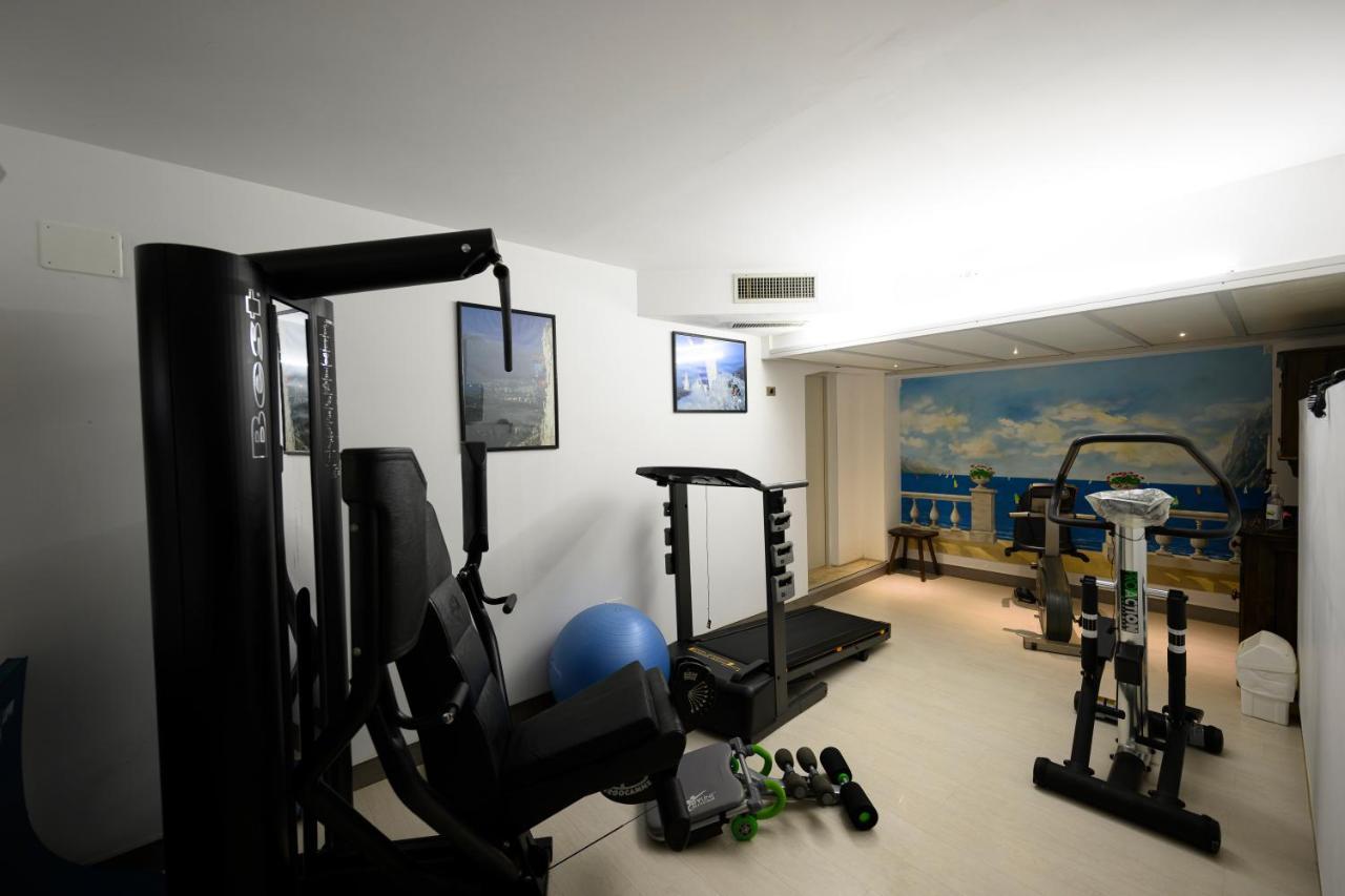 Hotel Riviera Riva del Garda Esterno foto