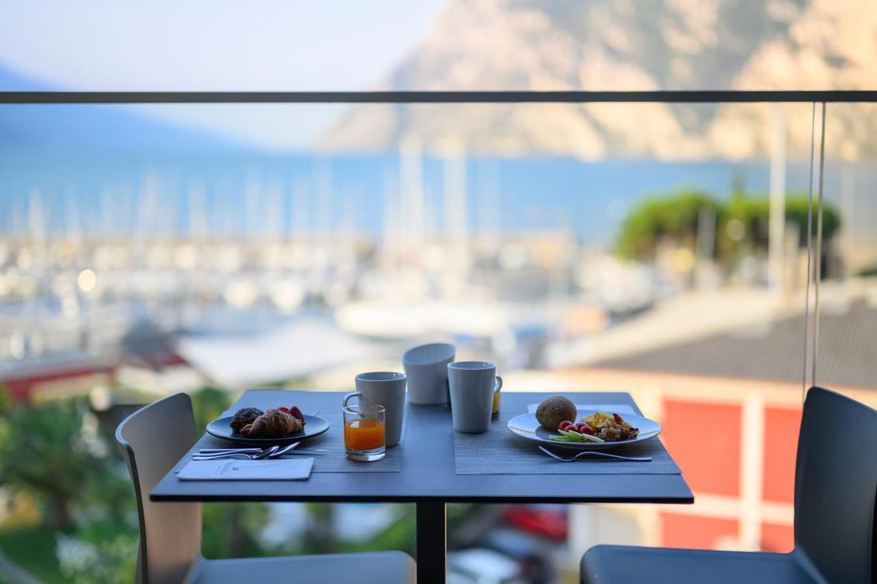 Hotel Riviera Riva del Garda Esterno foto