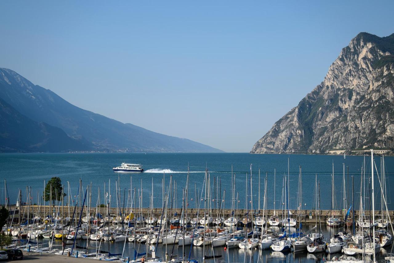 Hotel Riviera Riva del Garda Esterno foto