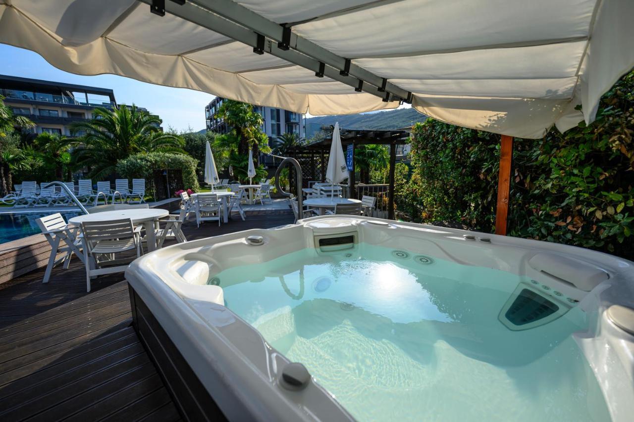 Hotel Riviera Riva del Garda Esterno foto
