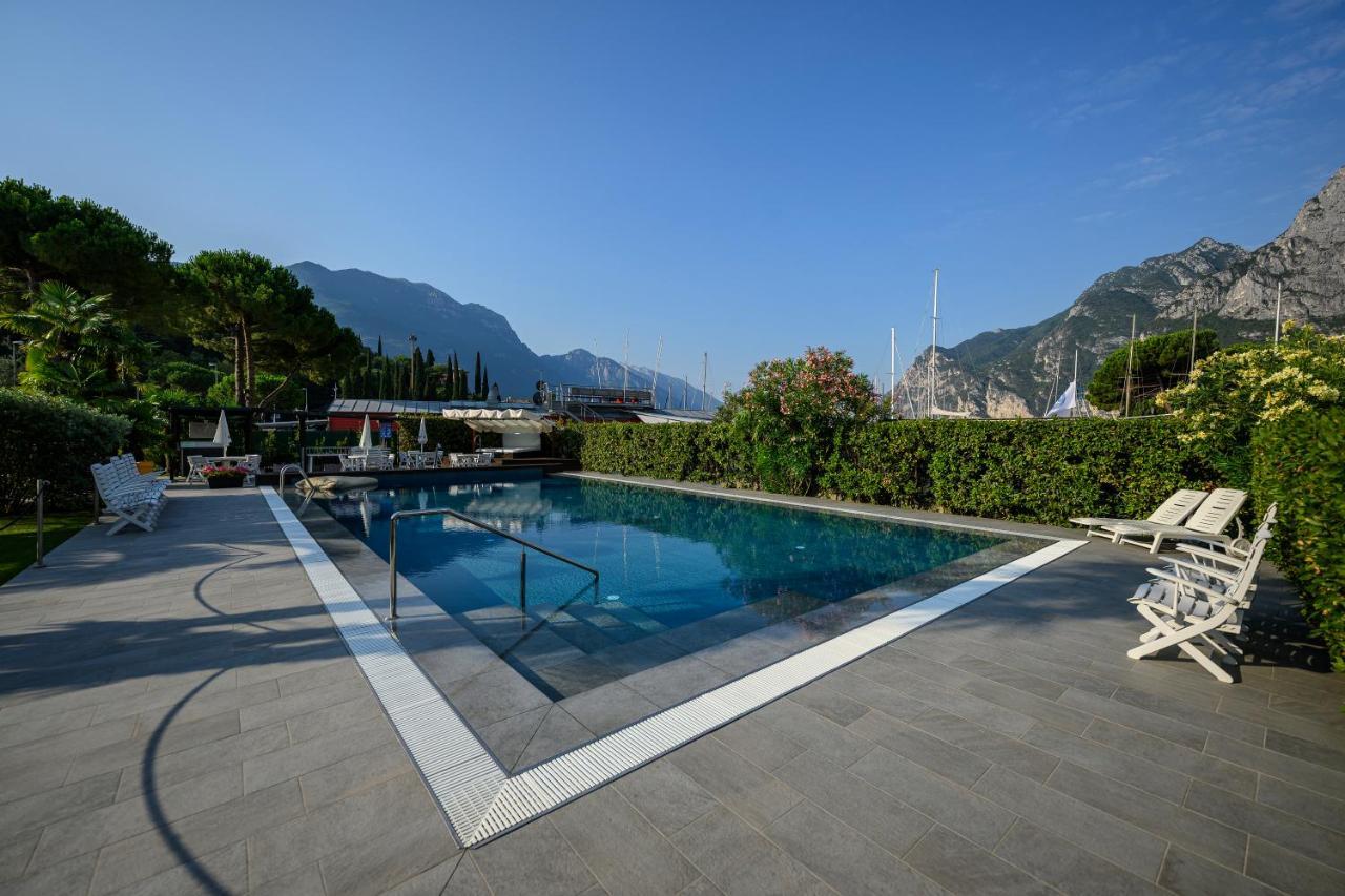 Hotel Riviera Riva del Garda Esterno foto