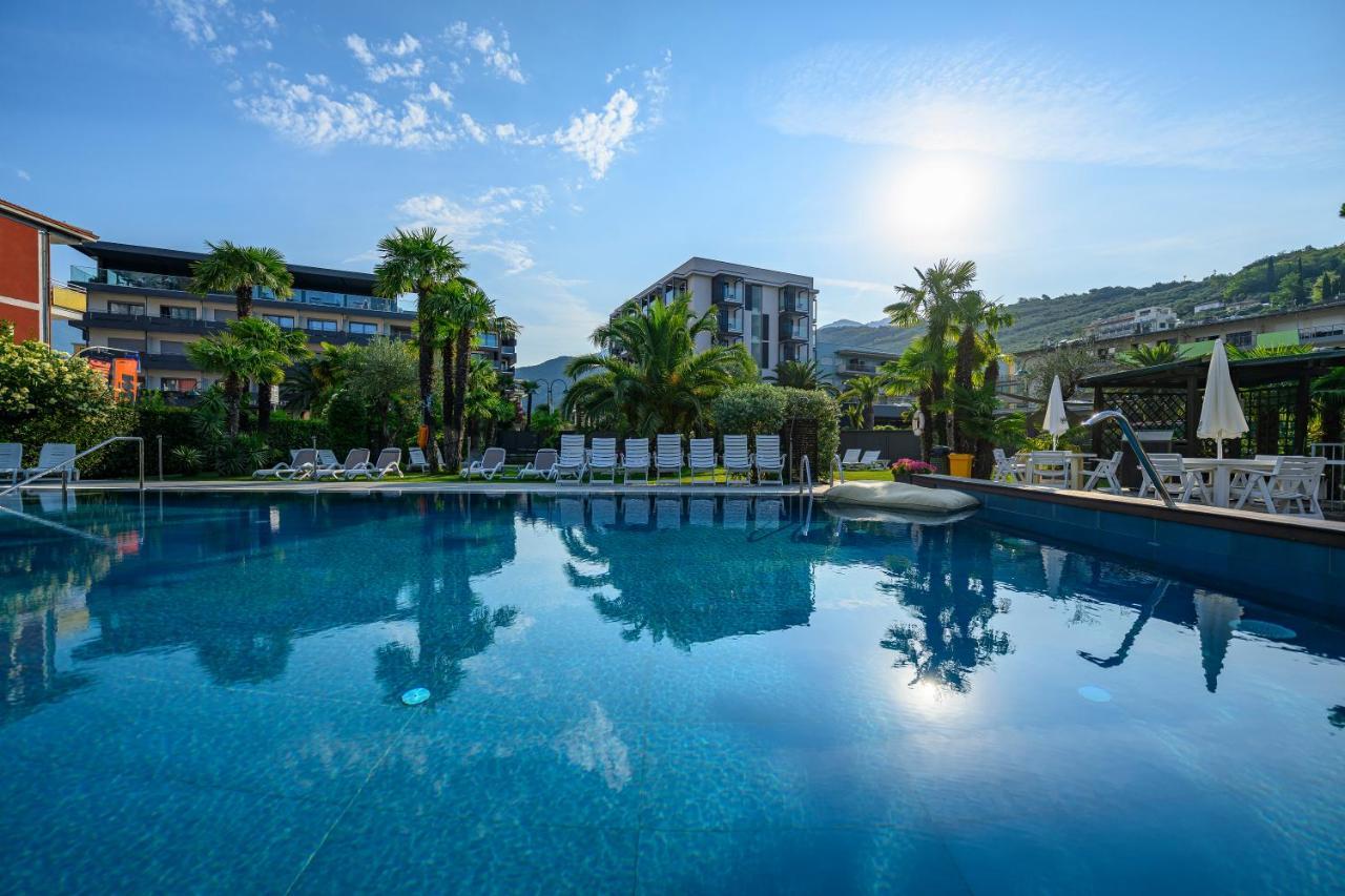 Hotel Riviera Riva del Garda Esterno foto