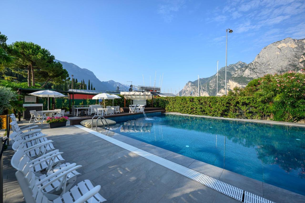 Hotel Riviera Riva del Garda Esterno foto