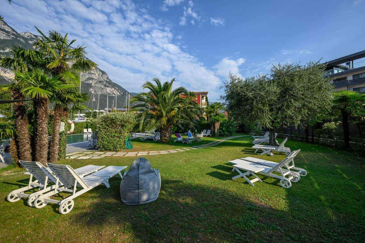 Hotel Riviera Riva del Garda Esterno foto