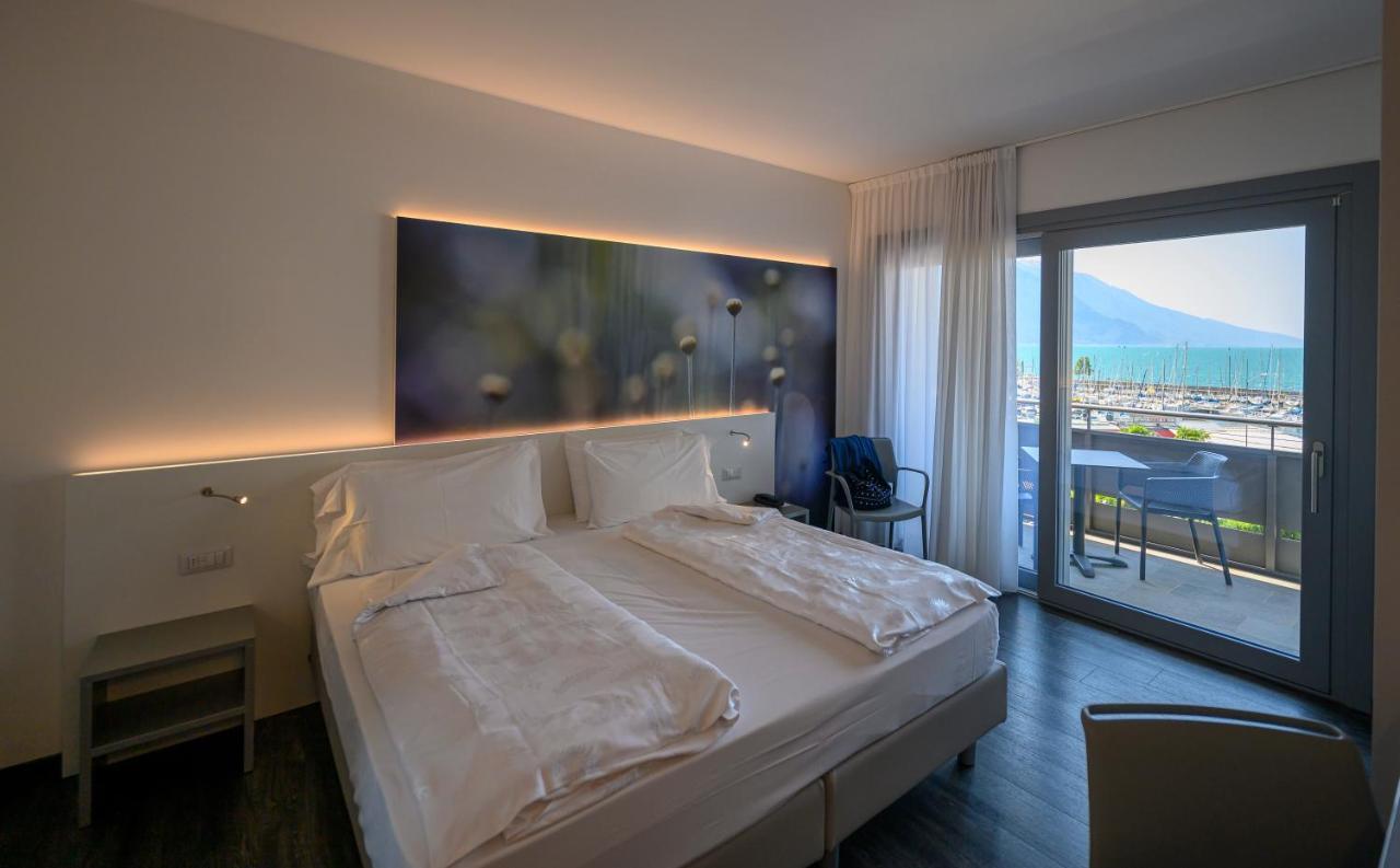 Hotel Riviera Riva del Garda Esterno foto