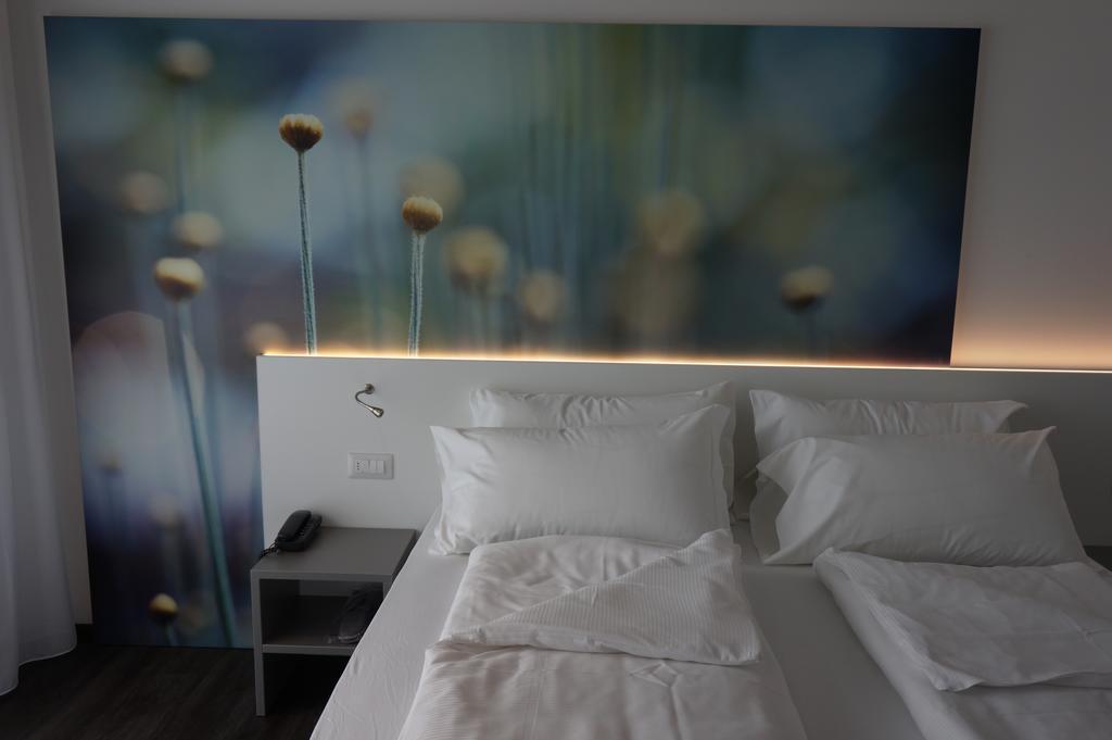 Hotel Riviera Riva del Garda Esterno foto
