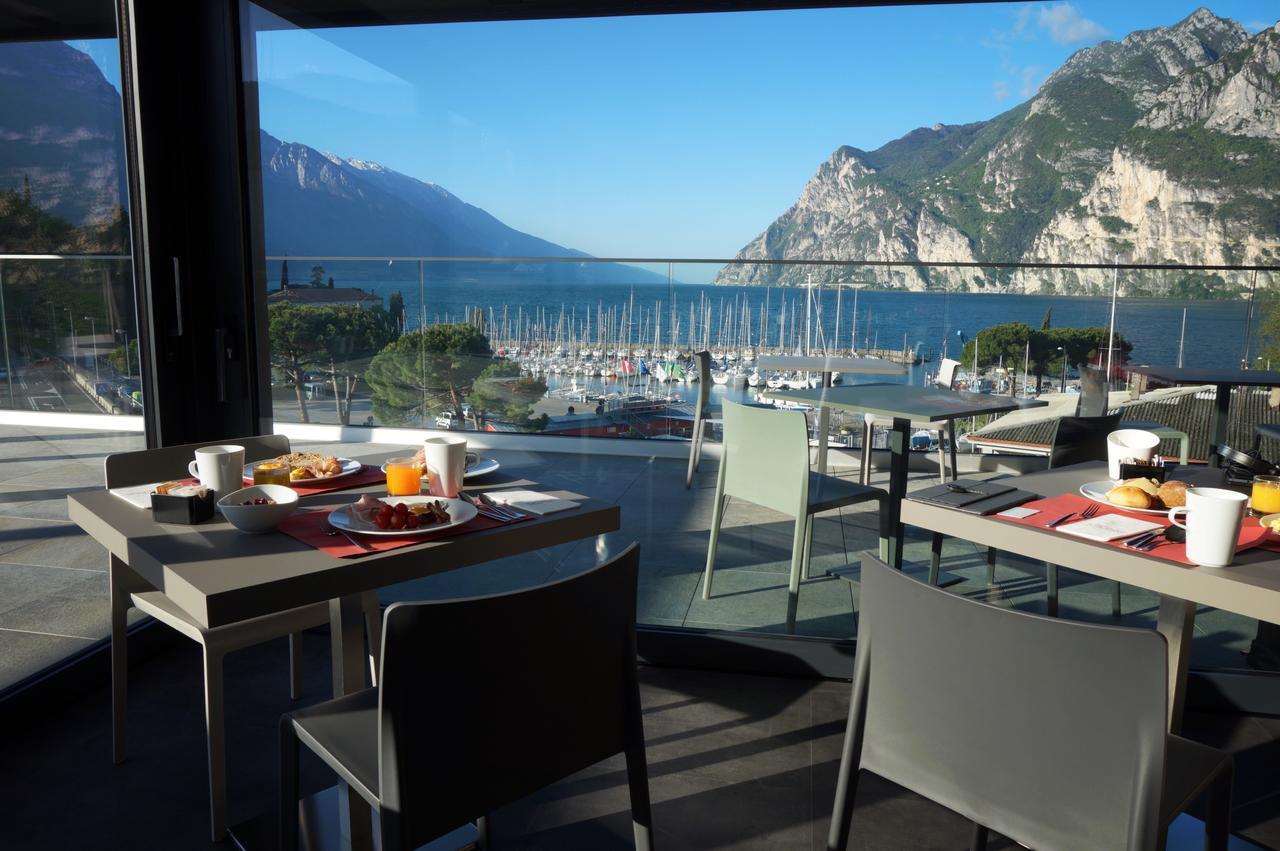 Hotel Riviera Riva del Garda Esterno foto
