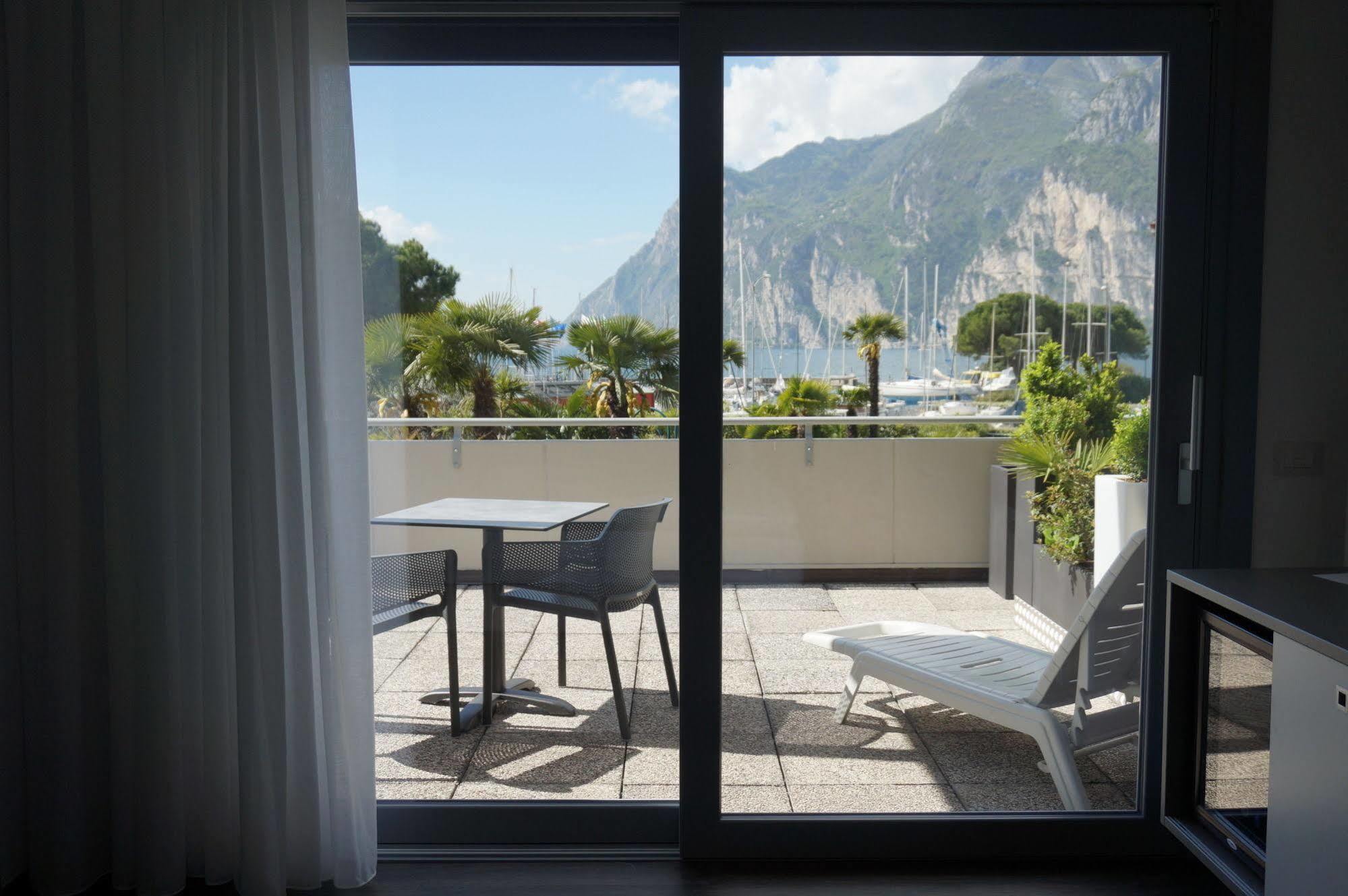 Hotel Riviera Riva del Garda Esterno foto