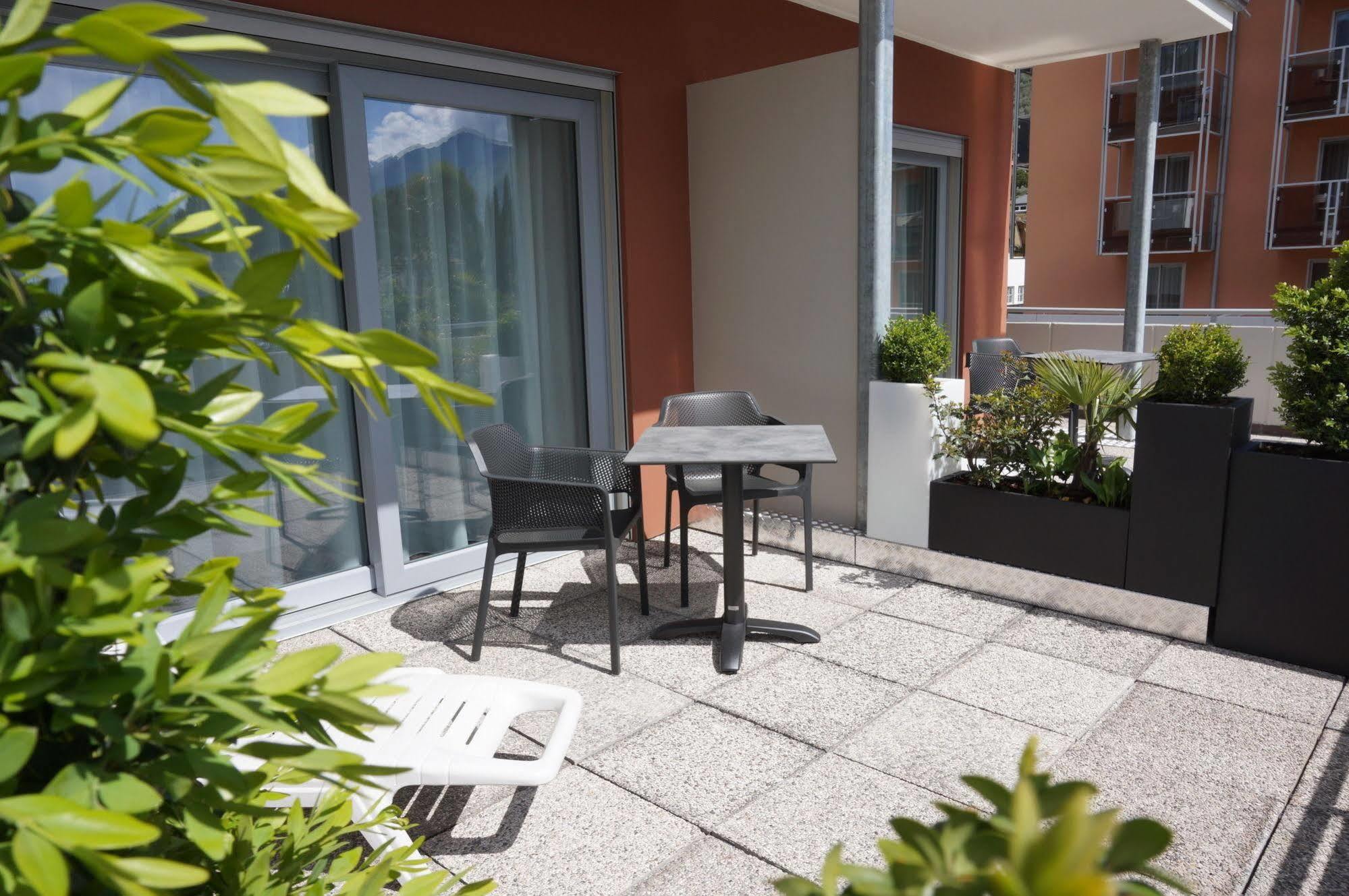 Hotel Riviera Riva del Garda Esterno foto