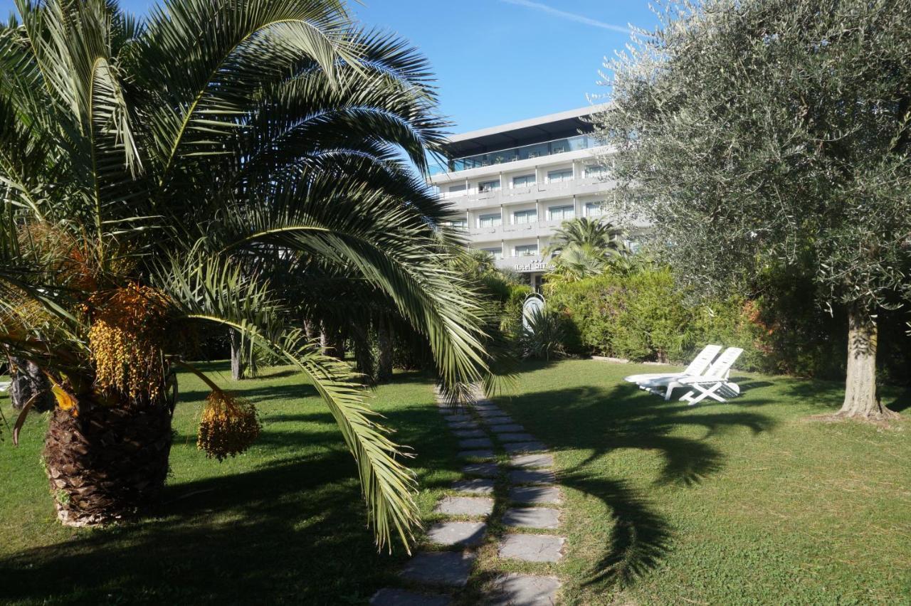 Hotel Riviera Riva del Garda Esterno foto